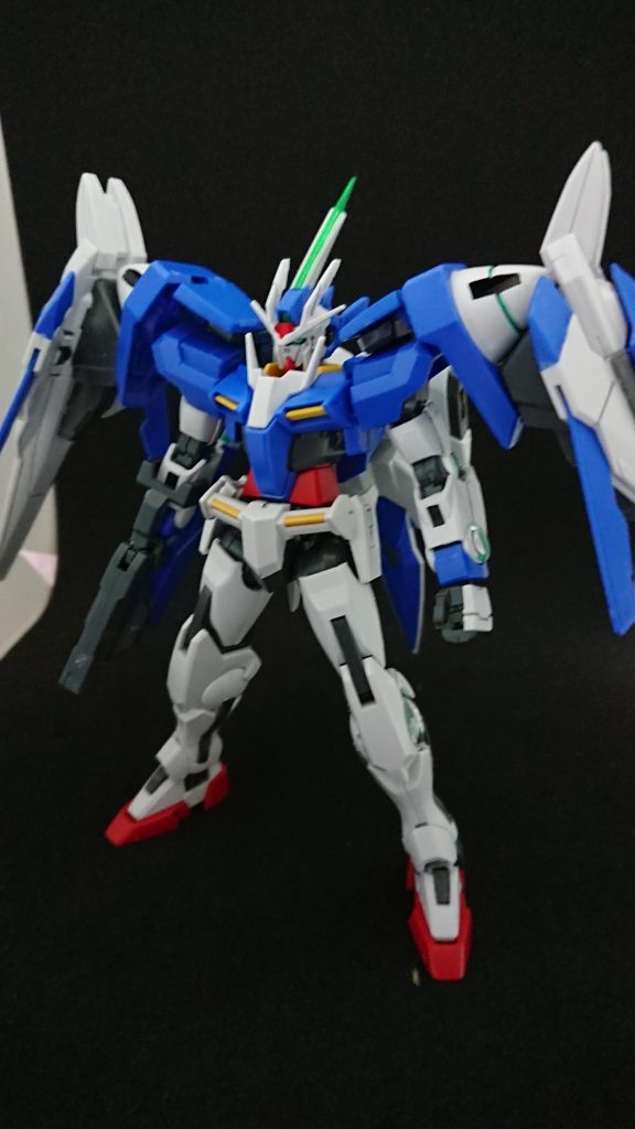 というわけで、ダブルオーライザーとダブルオーダイバーの二つと、ダブルオースカイメビウスから、余剰パーツを調達。更に、GBNの仕様という事を加味して、ダブルオーダイバーの予備パーツもあったのではないか?という事で、