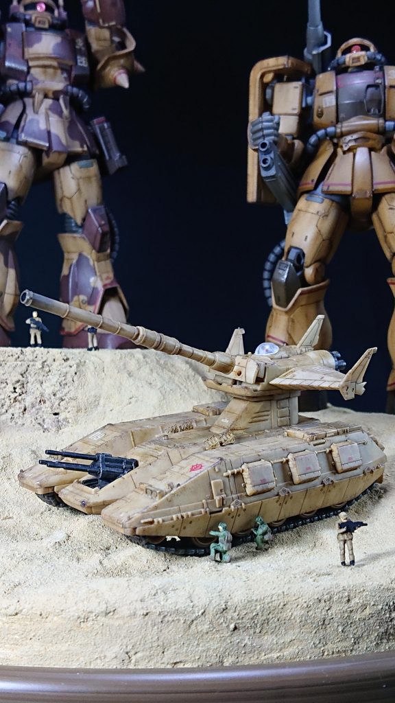 マゼラアタックは、出撃準備の整備しています。フィギアはジオコレシリーズの歩兵セットを使用、写真ではわかりませんがウェザリングもしています。