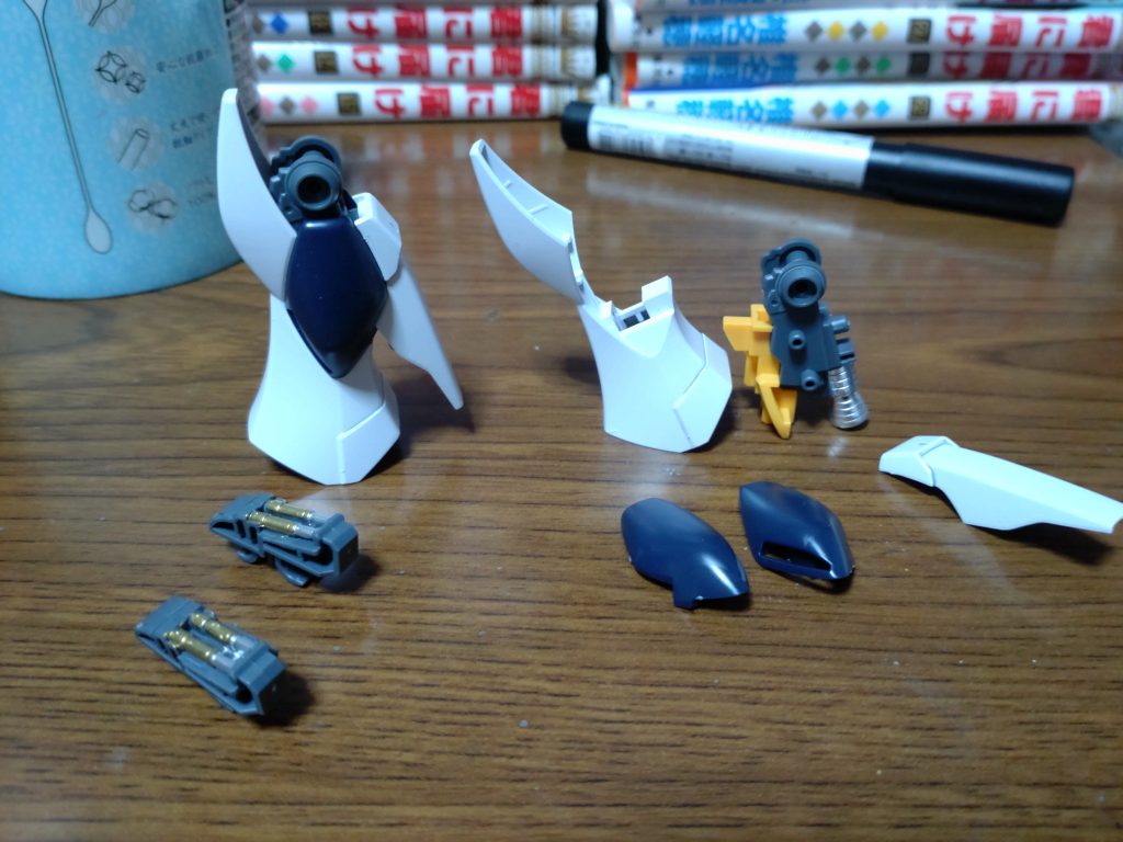 なにこのパーツ割り…キモい…バンダイ、恐ろしい子…！