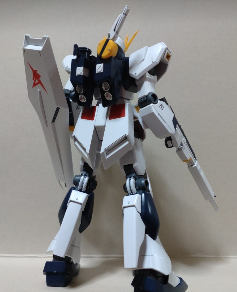 ・背面バックパックの黄色いパーツの中央のラインまで色分けとか……最近のバンダイテクノロジーがえぐい