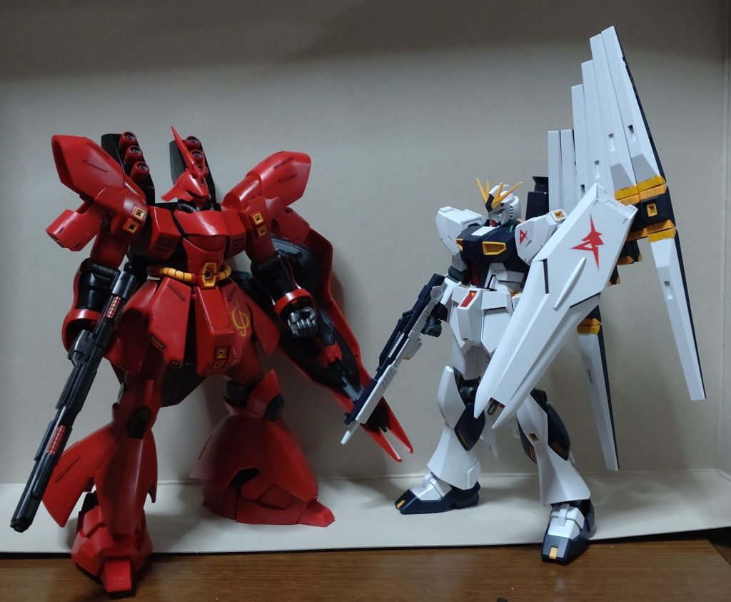 HGのサザビーとサイズも情報量もイイ感じっスね