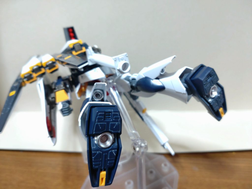 ちなみにバックパックと脹脛、足裏のバーニアはシャインシルバーで塗装してるっス