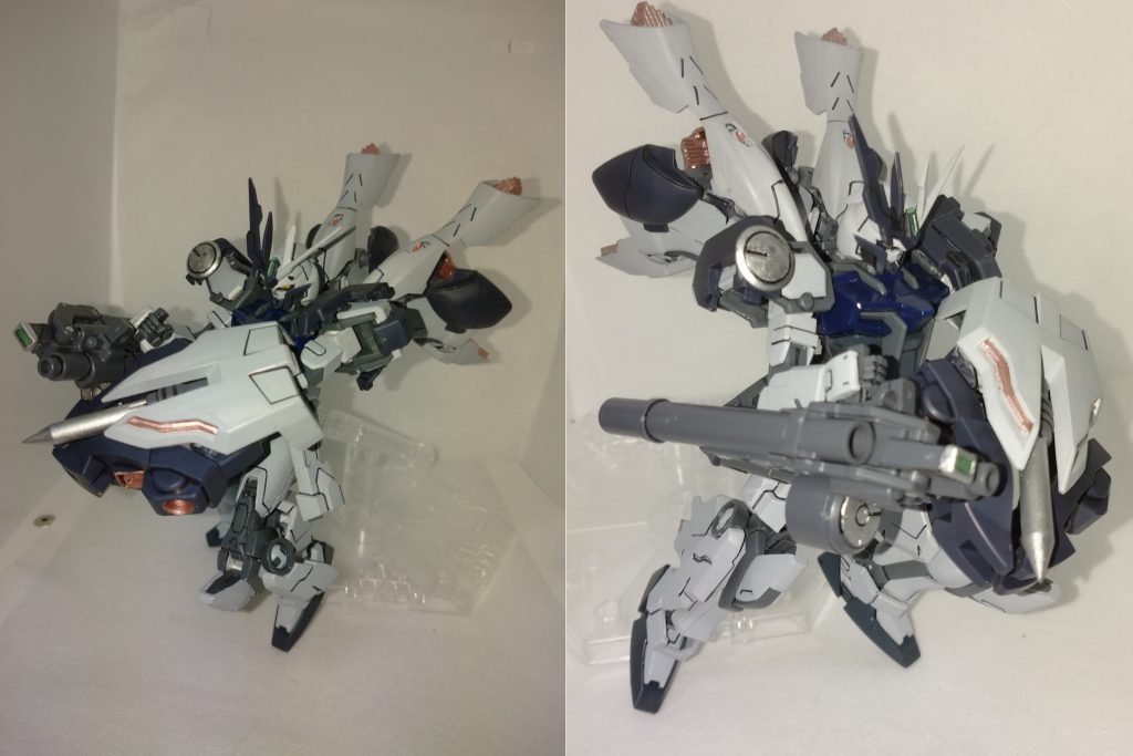 シールドで守りながら目標に接近しつつ射撃するポーズ。フォールディングキャノンをショートバレルにすると威力・射程が下がる代わりに連射性があがるとかなんかそういうやつ。