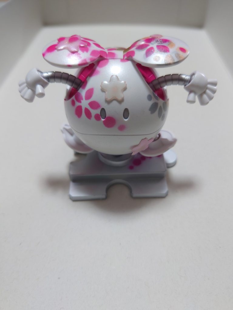 せっかくなんで満開にしようと塗装しましたが、ごちゃごちゃしてしまいました。(-_-;　シールはがれそう…