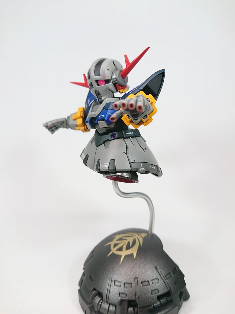 このモビリティジョイントのジオングはサイズは小さいですが、アレンジがよく、ディテールが密なので、塗装するだけでもとても見栄えの良い物になります。