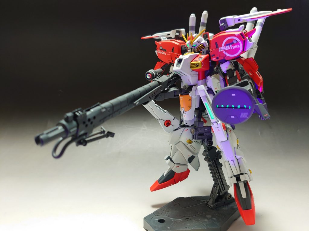 ガイアノーツの蛍光グリーンで各センサー等を塗装しUVライトで発光して見えます。