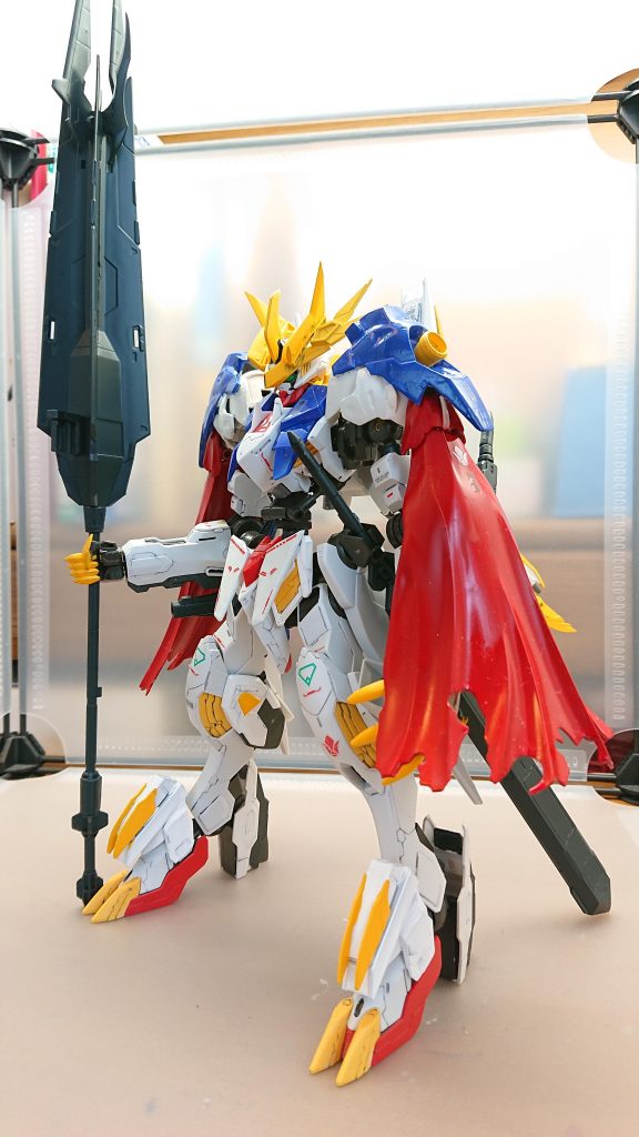 火星の王を象徴となるマントを纏いいざ戦場に降り立つ