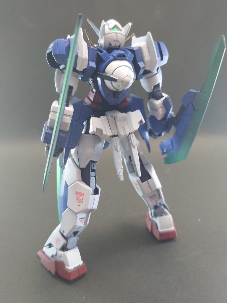 正面と後ろから思ってた数倍相性がよく、違和感ない見た目になりました。今回から塗装にエアブラシを導入しました。とてもキレイに吹けるのでめちゃくちゃ上手くなった気分になれます。実際全然上手くなってませんが笑。ブレイドやドライブなどの部分はキャンディ塗装の要領でクリアグリーンを吹きました。いい質感にできたので満足です。