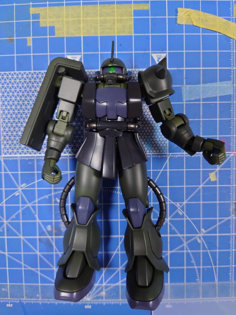 テトロンシール貼る前 モノアイのホイルシールの色が緑でなんとなく気に入らなかったので