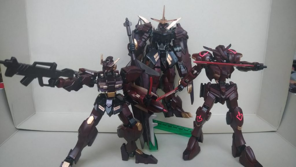 デスペラードフレームシリーズ3機を並べて…