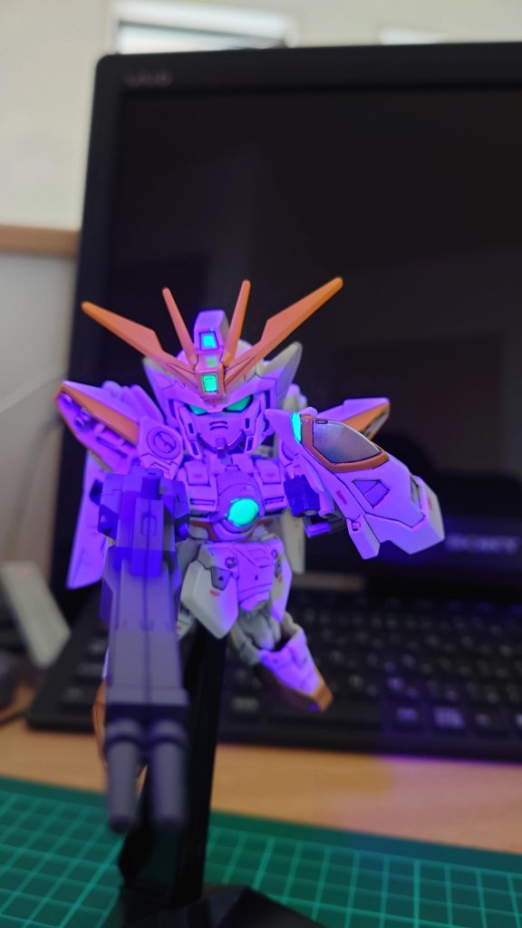 蛍光でビコーン♪知らぬ間に塗料が周りに(ᗒᗩᗕ)