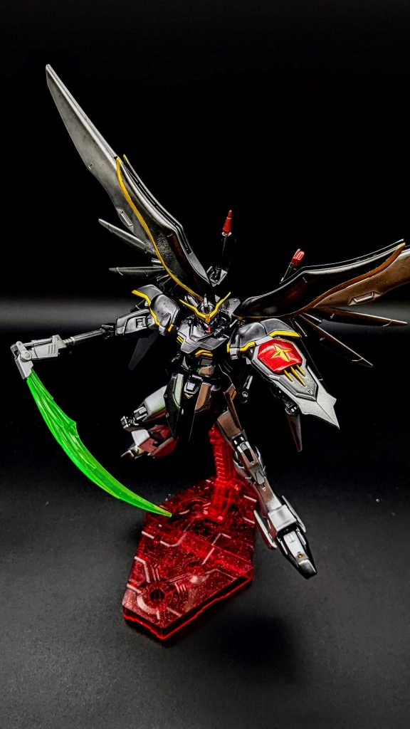 キャンディ塗装の下地にアルティメットブラックを使うといいと聞き黒サフ⇒ブラック⇒シルバー⇒クリアカラーにしましたアルティメットブラック使うだけでかなりツヤが出ていいですね!次回から必ず使用したいと思います!