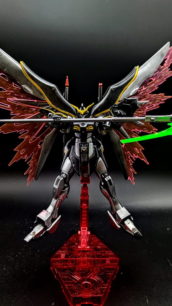 腰回りや脚をデスティニーにするため、股関節やサイドスカートは真鍮線を使い関節を延長し、フロントスカートは瞬間接着剤を何回か塗り軸を太くしました。少し厚くすれば良さそうだったので接着剤を使用しましたが意外に大変だったのでパテを使うべきでした(^_^;)可動は問題ないですが慎重に動かさないといけませんw