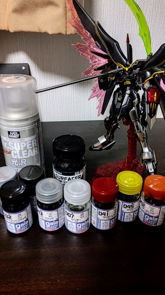 下地⇒エヴォブラック、アルティメットブラックフレーム⇒スターブライトアイアン銀⇒スターブライトシルバー以下シルバーの下地に黒⇒クリアブラック灰⇒クリアブラック+クリアー1:1金⇒クリアイエロー+クリアオレンジ7:3赤⇒クリアレッドトップコートもエアブラシの方がいいと指摘頂いたので次回挑戦してみたいと思います。