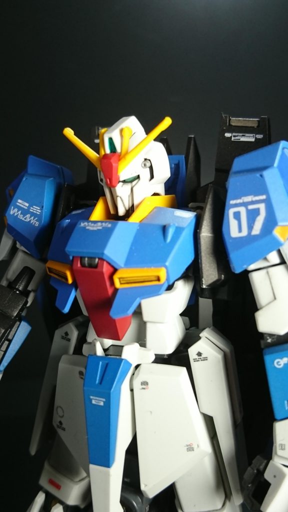 デカール類も当初はRG用のデカールを流用する予定でしたが、RGとセンチネルのテイストに違いがあり少なめの流用として、Sガンダム、Zプラス、FAZZ隊の機数から07番としてみました。