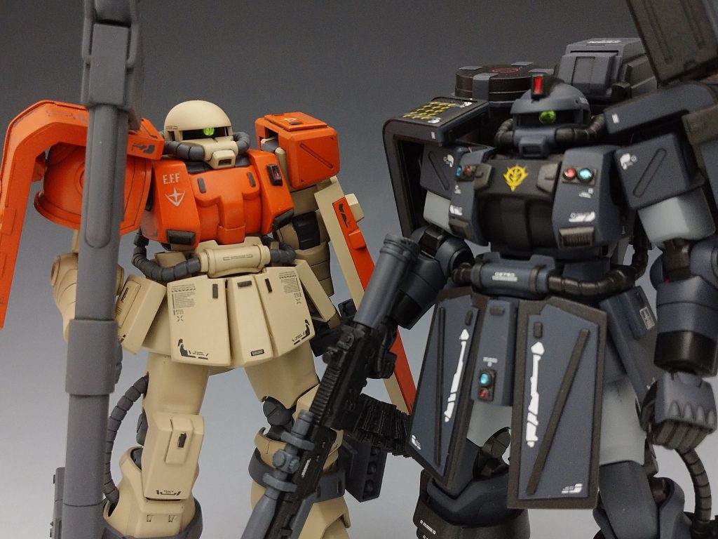 連邦ザクと一緒に。この武装で連邦カラーにしなくて良かったとホントに思います(笑)