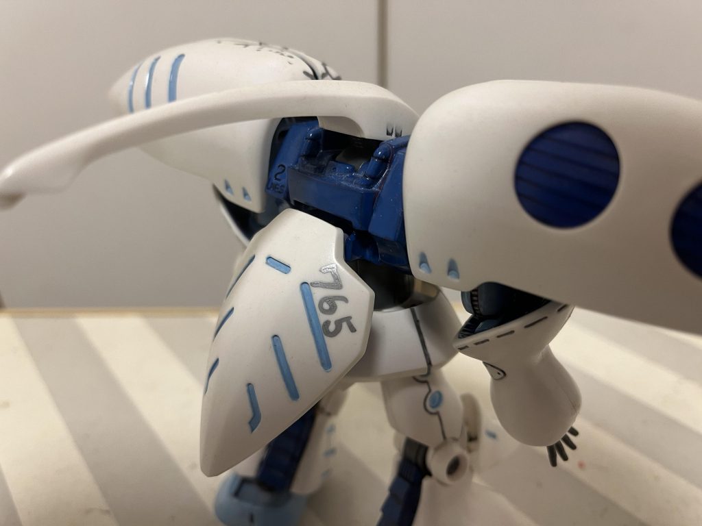 ファンネルポッドに765だけ手書き。