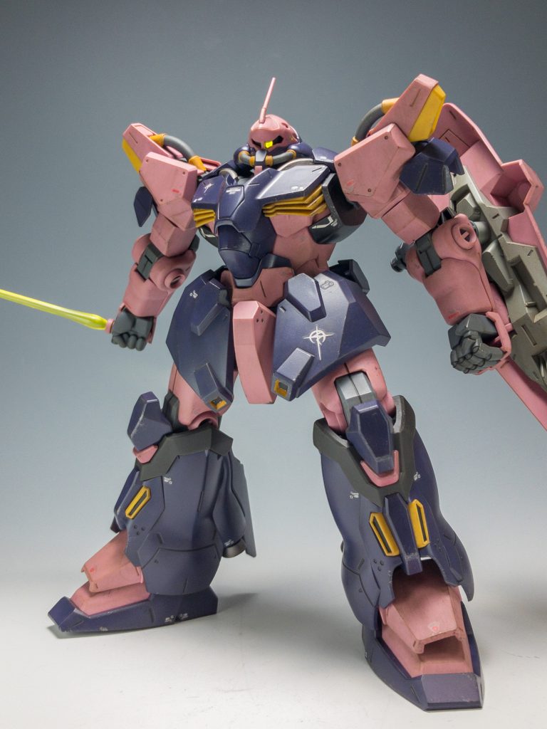 サーベルで。ネイキッドだと、スパイクアーマーがないので、シールド裏のみ装備ですね。