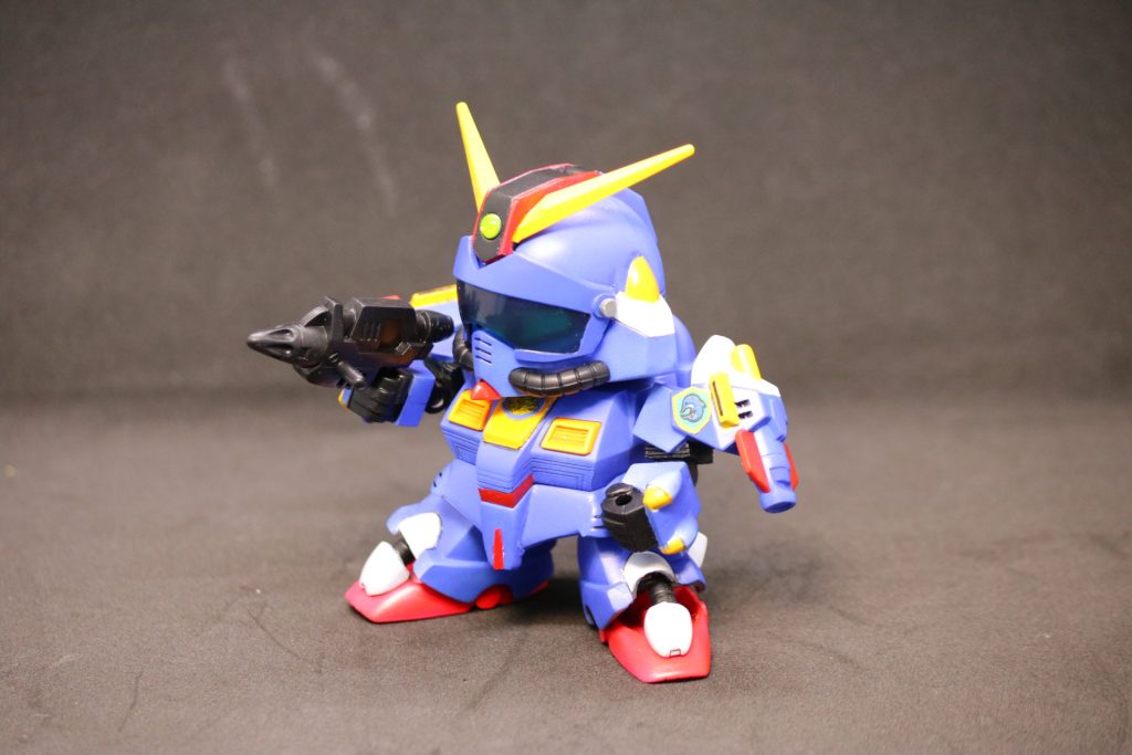 SDフレームのおかけで、綺麗に八の字立ちできます。腕も、ちょこっと曲がります。