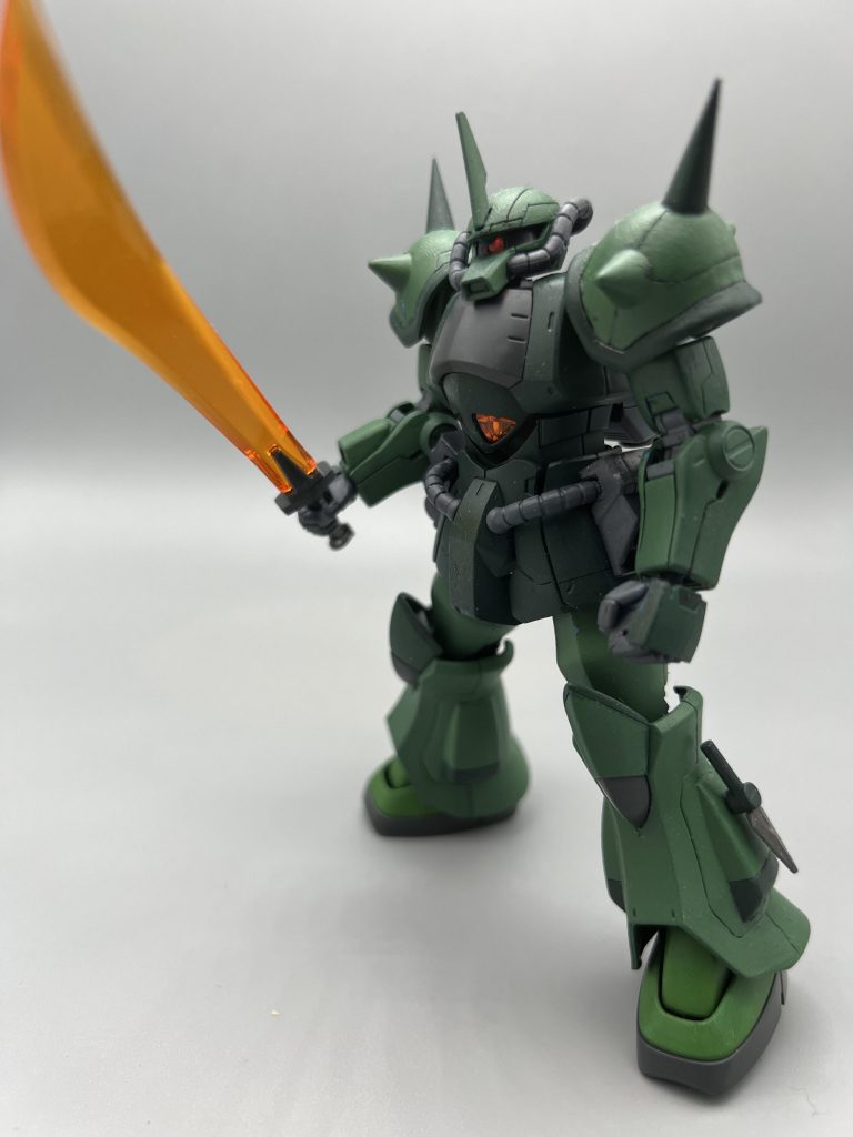 グフ・アテンテナージャングルでのゲリラ戦を用途に開発されたグフ・ハンターを発展させ、ジャングルでの強襲に特化させた機体。