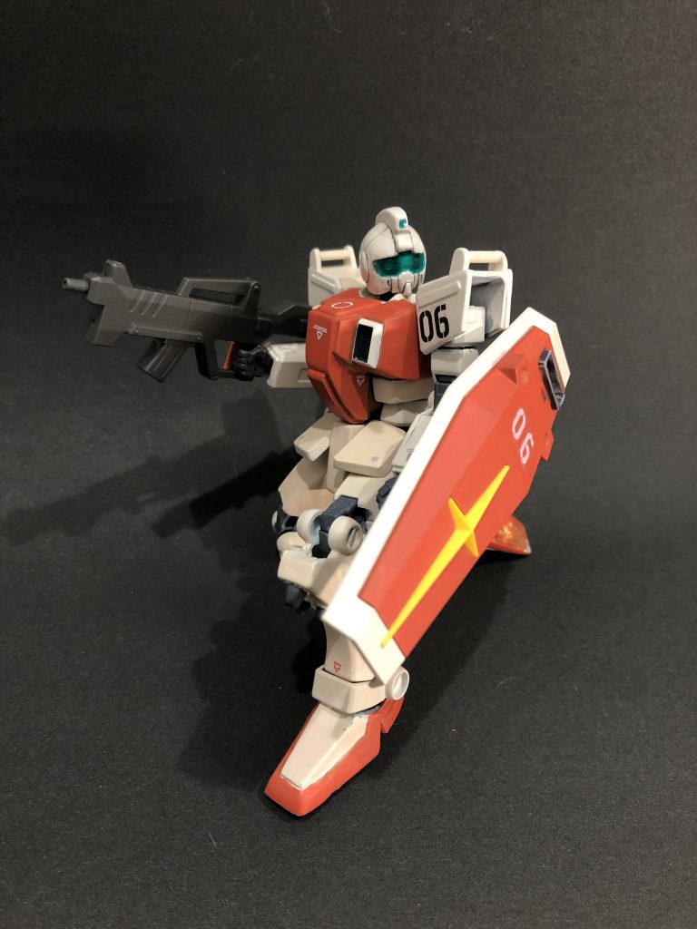 腹をデカくしすぎて、腰アーマーと干渉。膝立ちが決まらなくなりました。