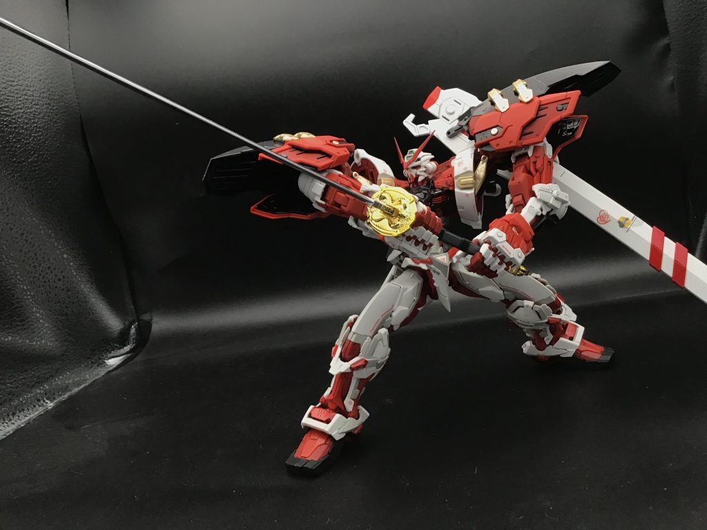 抜刀するとこんな感じに。手首の保持力はアレですが、スタイル的にデカい武器が良く似合う!