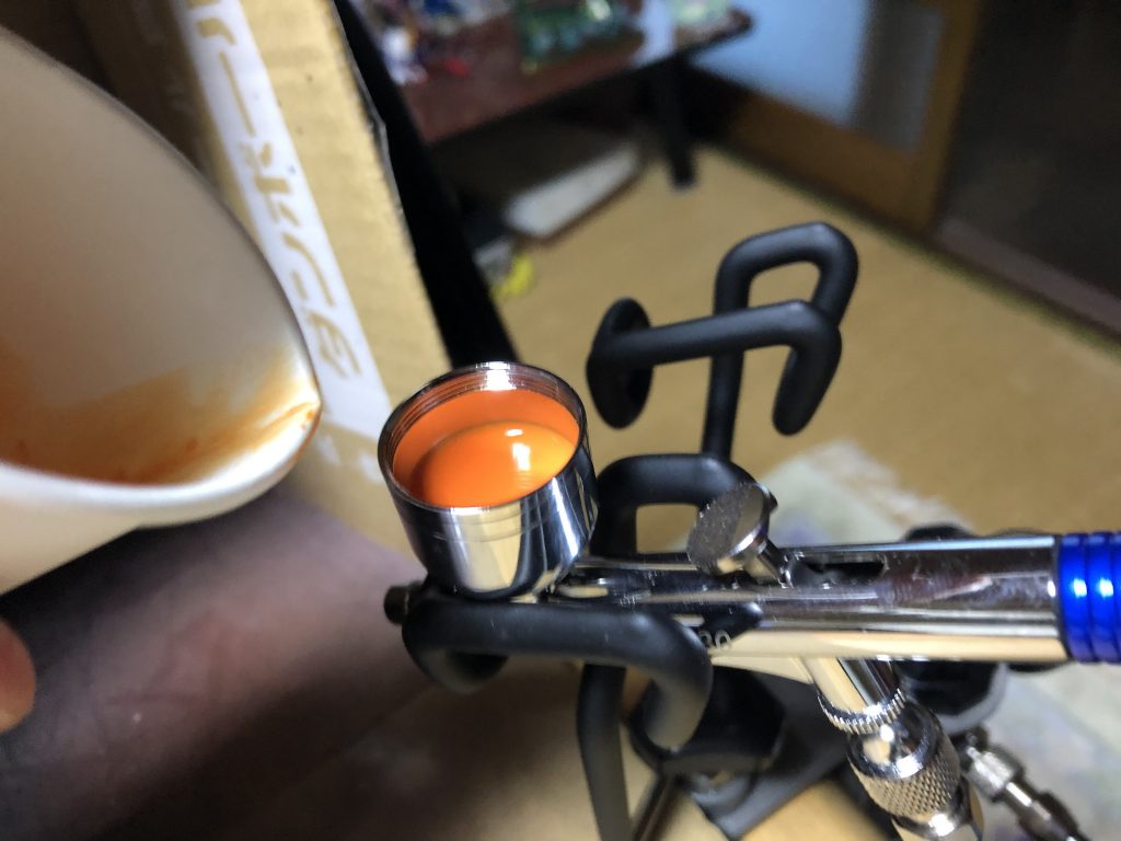 今回初のエアブラシに挑戦しています。塗料の希釈が上手くいかず苦戦してます。