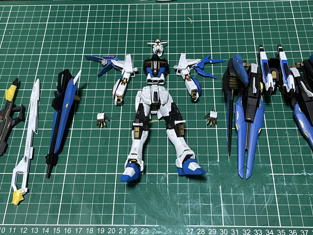 塗装、デカール貼り完了。金色のデカールが良い仕事してくれてます。