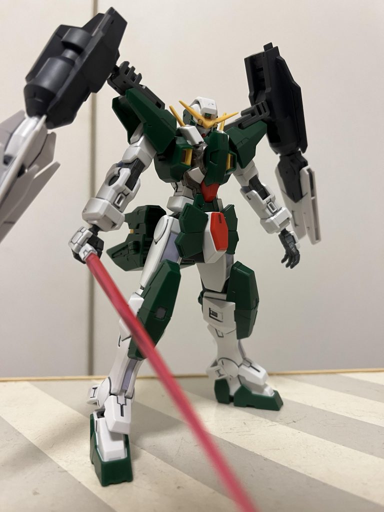 この装備だと飛び道具無しという。デュナメスだけ最近の再販で買ってきて、すぐ作ったのですが。アストレアのピストルってデュナメスに付けられないのかよ!!十数年越しの衝撃でしたw