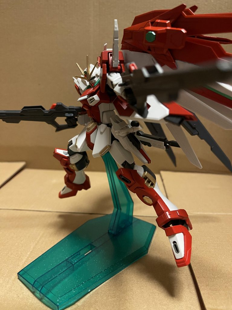 ツインアグニ主に腰部に装備されている武器でその威力はツインバスターライフルと同等の威力があり腰部と連結した状態でバラエーナのビームを同時に放ち収束照射するローエングリンバスターなどが使用出来る