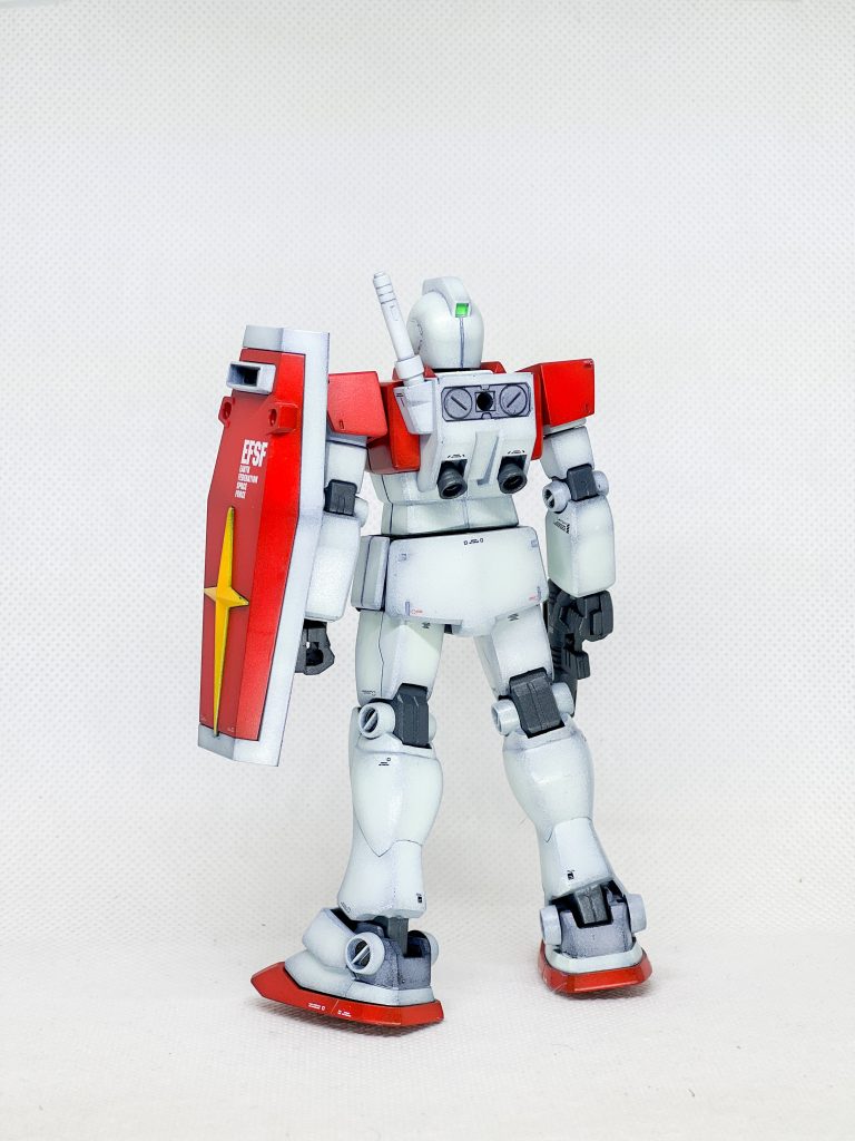 リアビュー。バーニアは縁を削って薄くしてます。