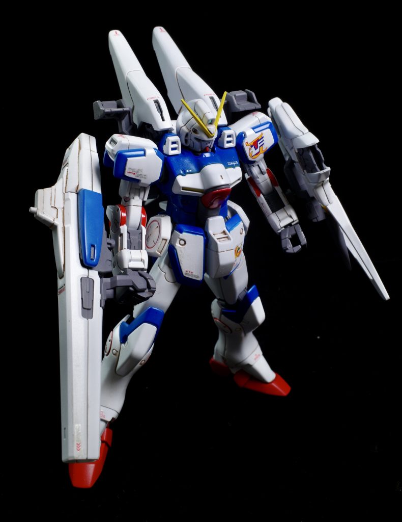 背中の武装を手持ちに展開。