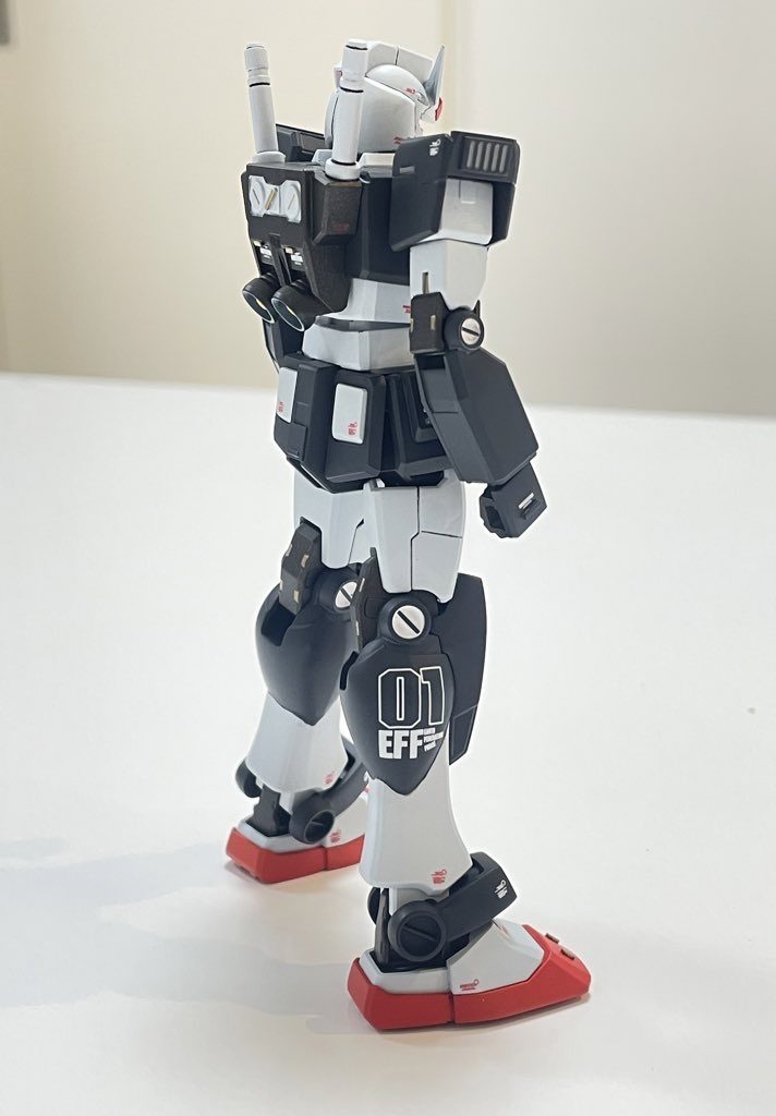 右下腿の局面に大きなデカールを貼りましたが、途中で皺が出来、対処法も分からず、軟化剤を塗りたくって何とか及第点になった感じです💦ここまで見て頂きありがとうございました❕