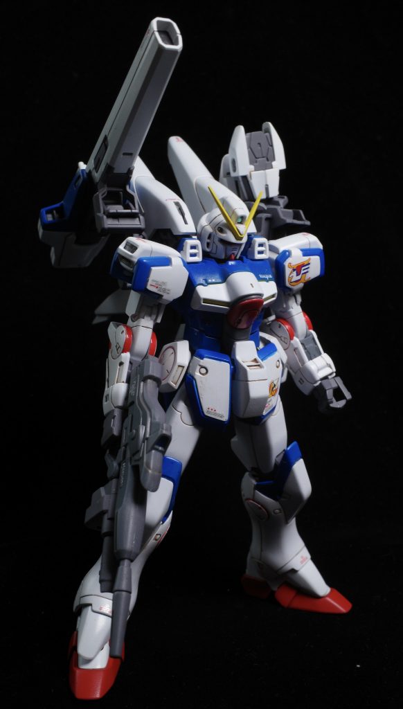 左からの画像。左肩のウッソのパーソナルマークが1/100用デーカル。ようは手元に1/144用が無かったので…。