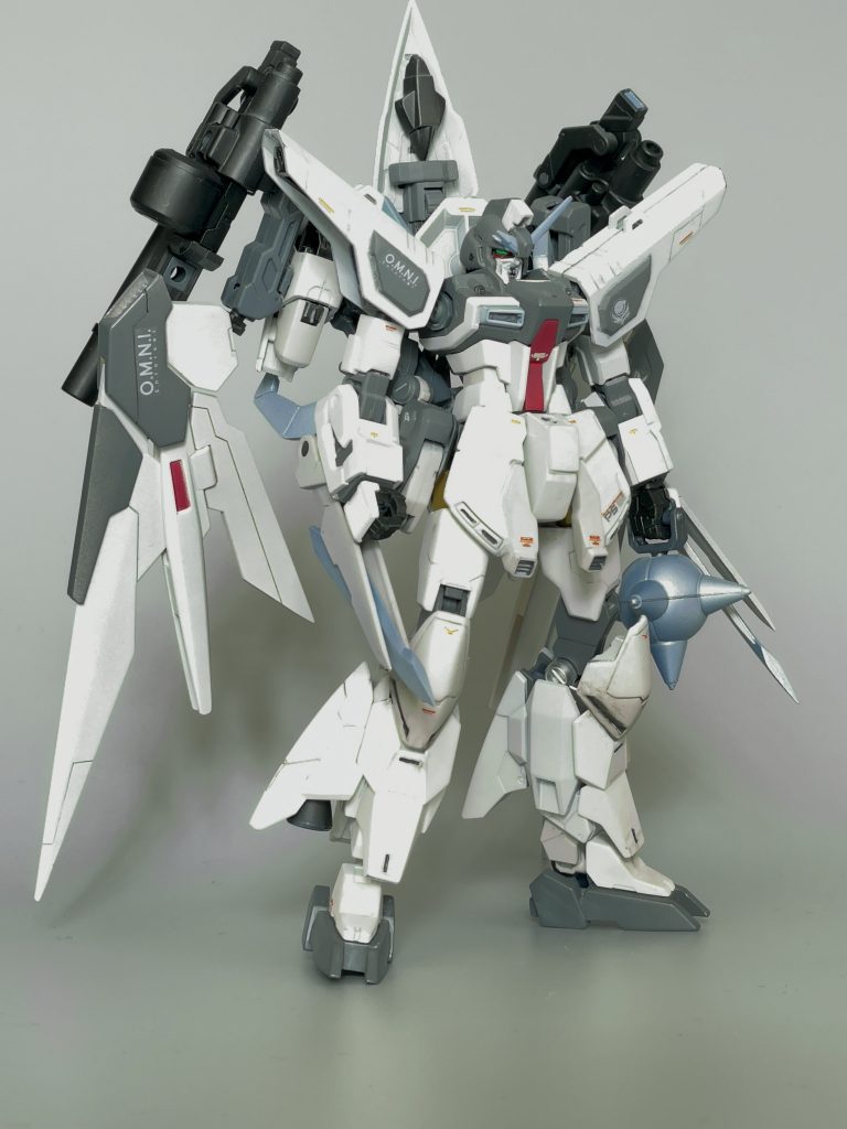 正面です！寒冷地仕様ぽく白、グレー、ライトグレイをメインカラーにしました。アクセントのシャアレッドがお気に入りです！