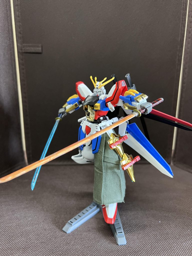 一応カッコいいから刀パーツ買ってみたけど、手の企画が合わなかったので無理やり持たせました。…2度と刀は持たせねー