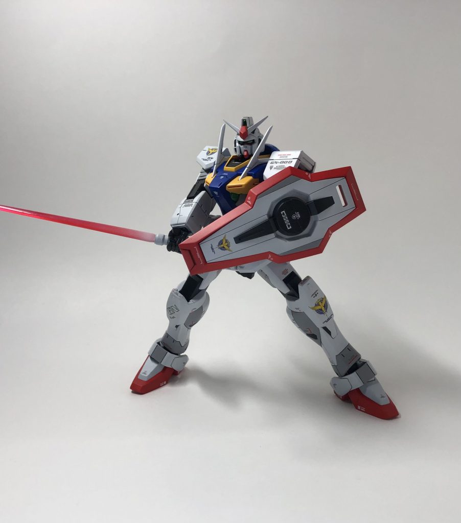 元キットではシールドを維持できずポージングが出来ないので、ホールド出来るよう