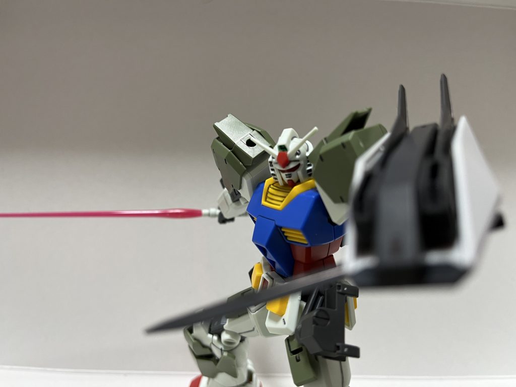 ビームサーベルは一本のみにしました。