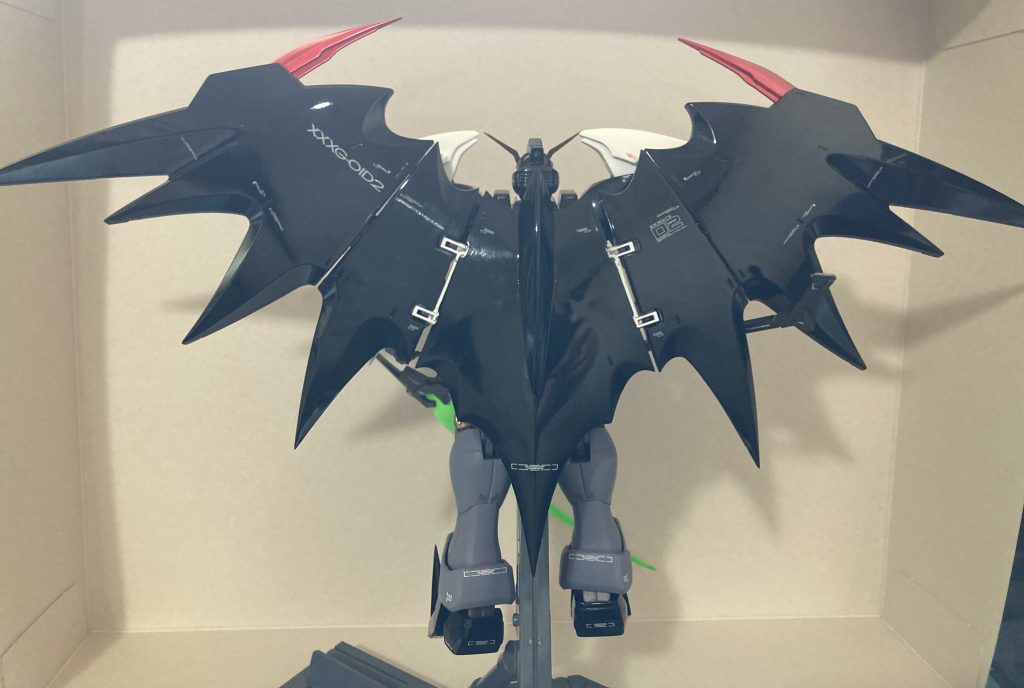 ベランダで塗装しているせいで、どうしてもホコリが入ってしまうのは、もう気にしないことにしましたwマント部のみコンパウンドがけまで研いています。