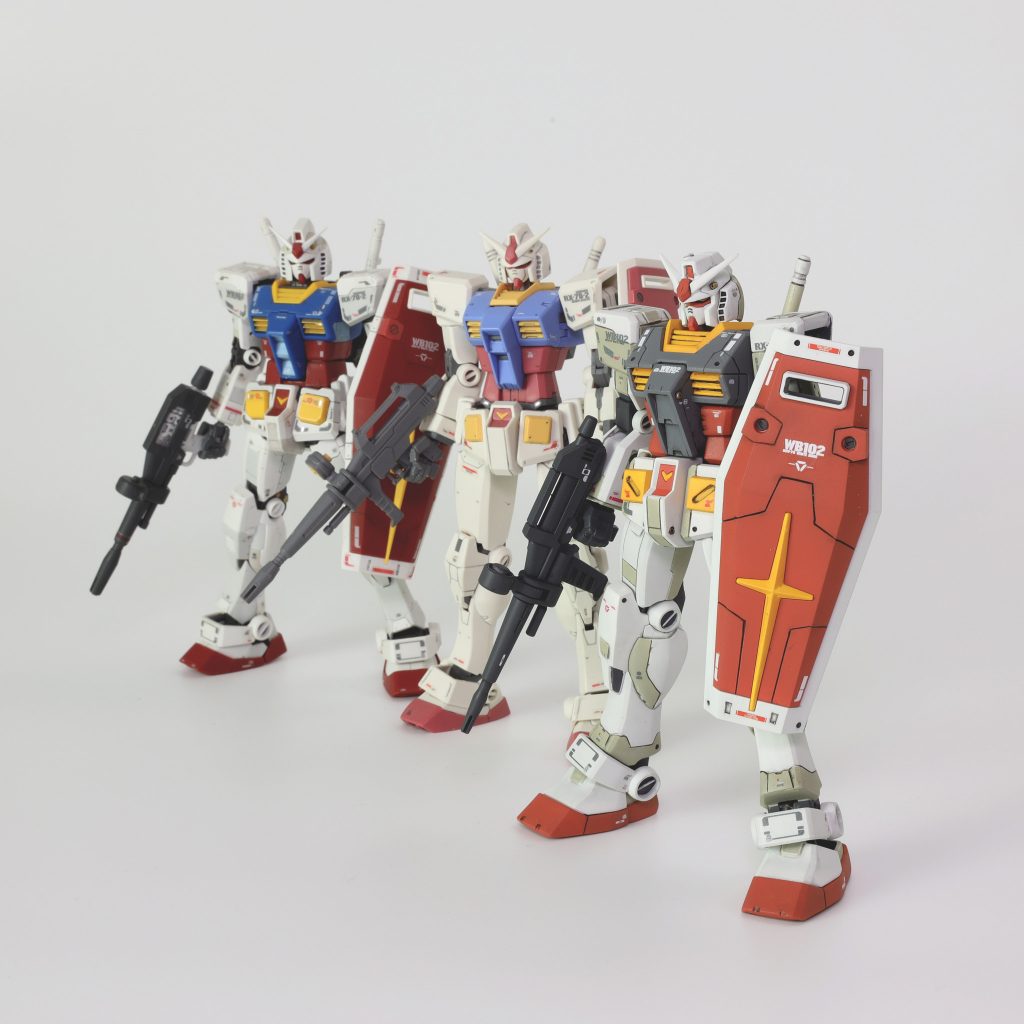 手近にあった他のRX-78-2と並べて。なんか一番バランス良い。恐るべし¥770(笑)なんか、Gフレームよりこっちのが安いってちょっと不思議な感覚。以上、ご覧いただきありがとうございます。