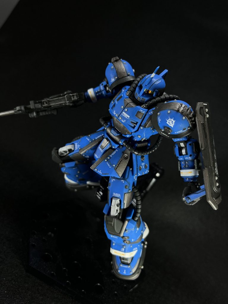 箱絵にあるようなポージングをしたくて、頑張って調整し、画像加工アプリで切り出し、背景をつけてエフェクトを追加すると