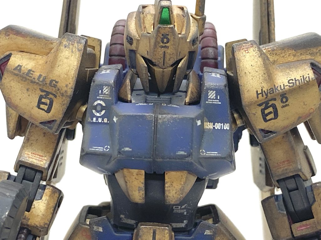 デカールはガンダムデカールのHGのユニコーンガンダム用と機動戦士Zガンダム/機動戦士ガンダムZZ汎用1をメインに余っていたMGのマーク2やZガンダム、百式改量産型のを満遍なく貼りました。いつもはフレーム部は見えにくいのであんまり貼らないのですが百式はフレームの露出箇所が多いので目立つところに貼っています。