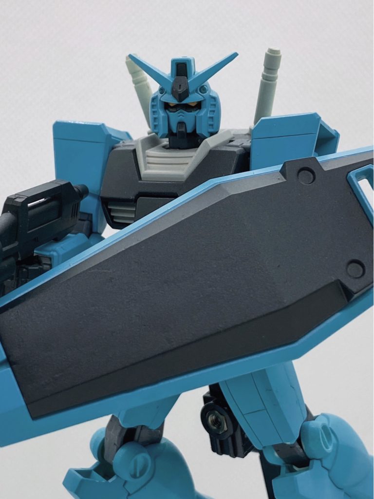 十字がないシールドを作りたくて、初めてパテを使ってみました。十字パーツを嵌める穴を埋めたのですが、ボコボコになってしまいました。ちゃんと確認しないとダメですね。