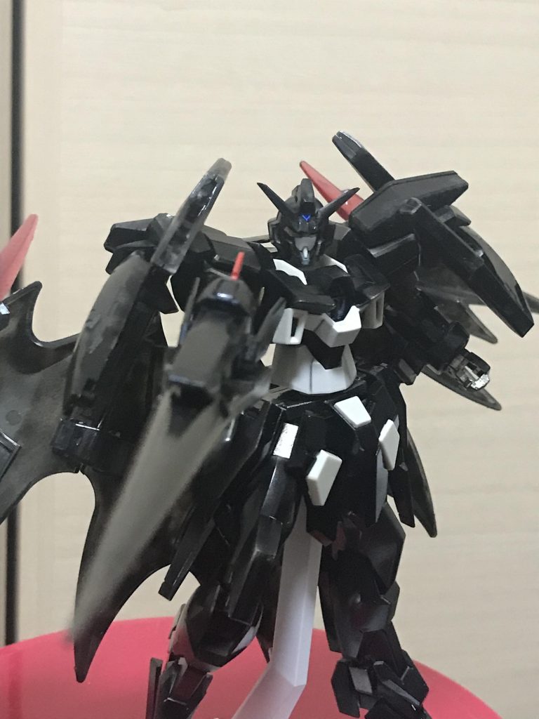 武装はハイパードッツランサーのみビームサーベルを連結したものを装備させる予定でしたが、エピオンの様に武装を少なくしてみるのもありかな〜というのと一つに絞りエネルギー消費を抑え、長時間の戦闘でも活躍できる様にしたい。2つの考えがあった為、武装をランサーだけにさせてもらいましたランサーが死んだ!この人でなし!(わからんネタを使うなや)あとランサー自体は関節同様金色です行くぞ英雄王!武器の貯(🤛