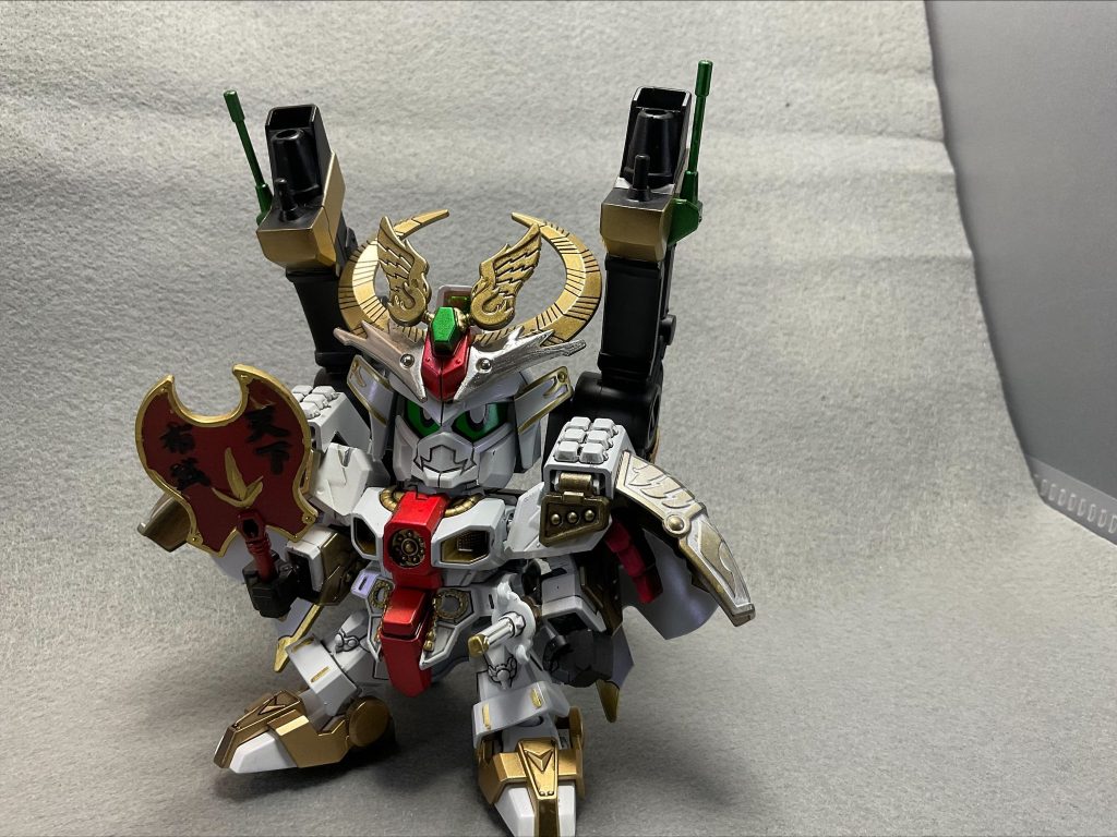 バトルマスク装着状態大将軍はやっぱりバトルマスクつけてる方が好きです。ＢＢ戦士は細かい塗装が多いので苦労しましたが楽しかったです。本当に細々したところはガンダムマーカーが大活躍でした。あとわかりにくいですがパール塗料うっすら吹いてます。