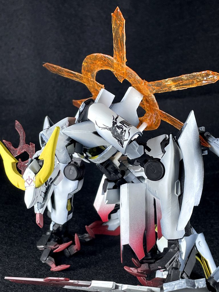 以前からの追加要素として、肩に自分のロゴデカールを貼りました。