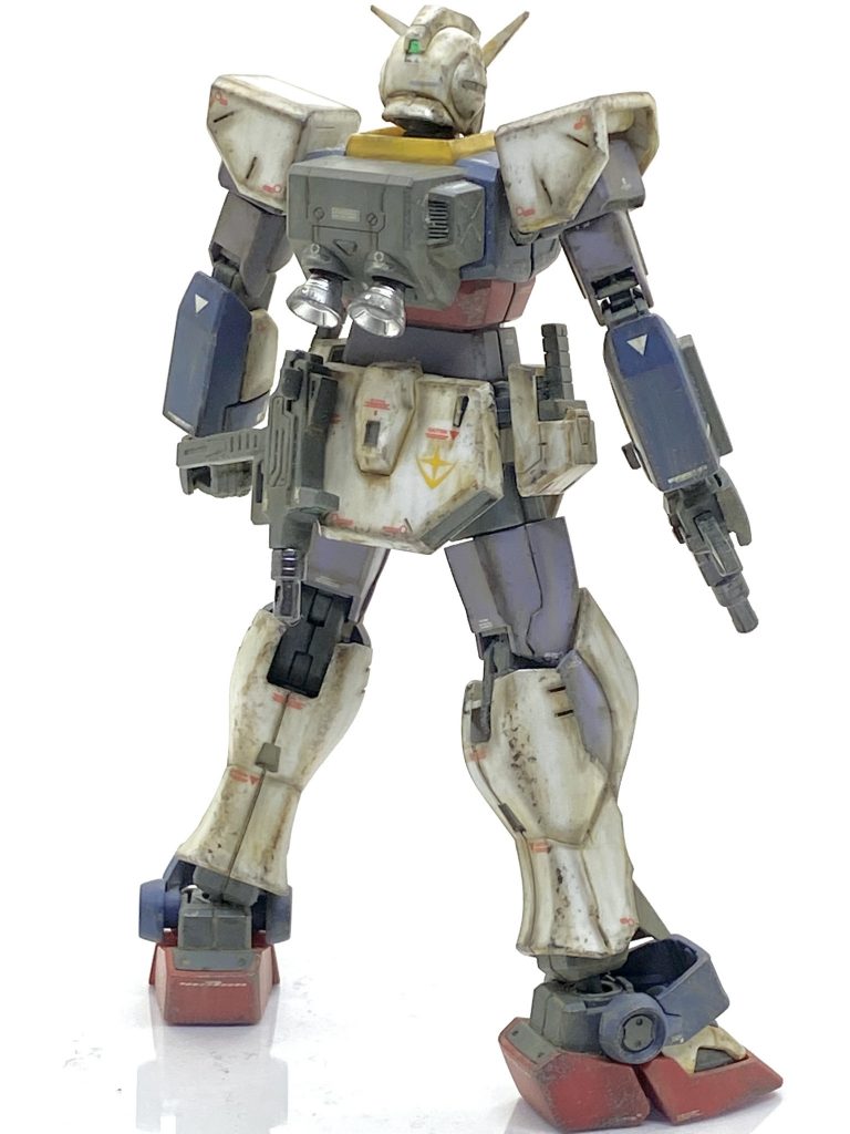 設定上ガンダムピクシーは最新鋭機なのでこんなに汚れはしないと思うのですが・・・戦闘がゴビ砂漠中心でしたから敢えて砂汚れを意識してサンディウォッシュを使っています。