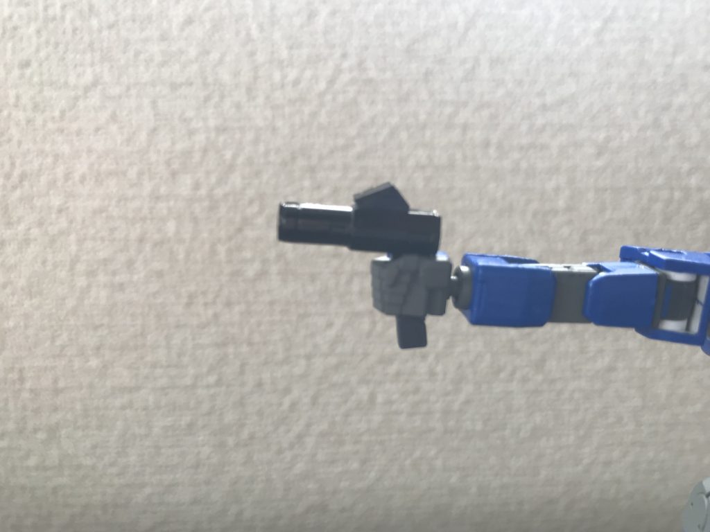 武器 コアマグナム50m先の敵も確実に撃ち抜くことができるコアガンダム専用の小型の銃。