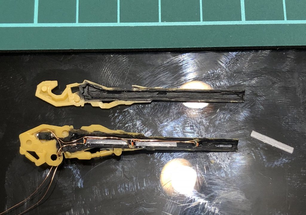 メガビームキャノン内部構造。LED一つでは光が足りなかったので3つ設置。