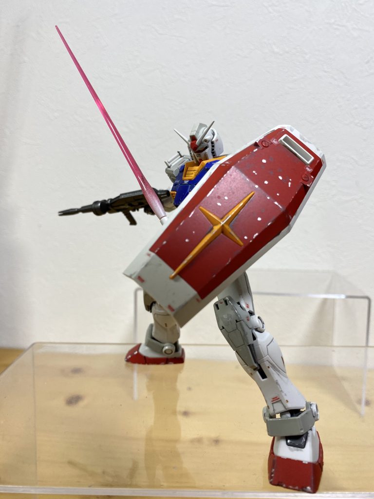 シールドも、傷だらけに。